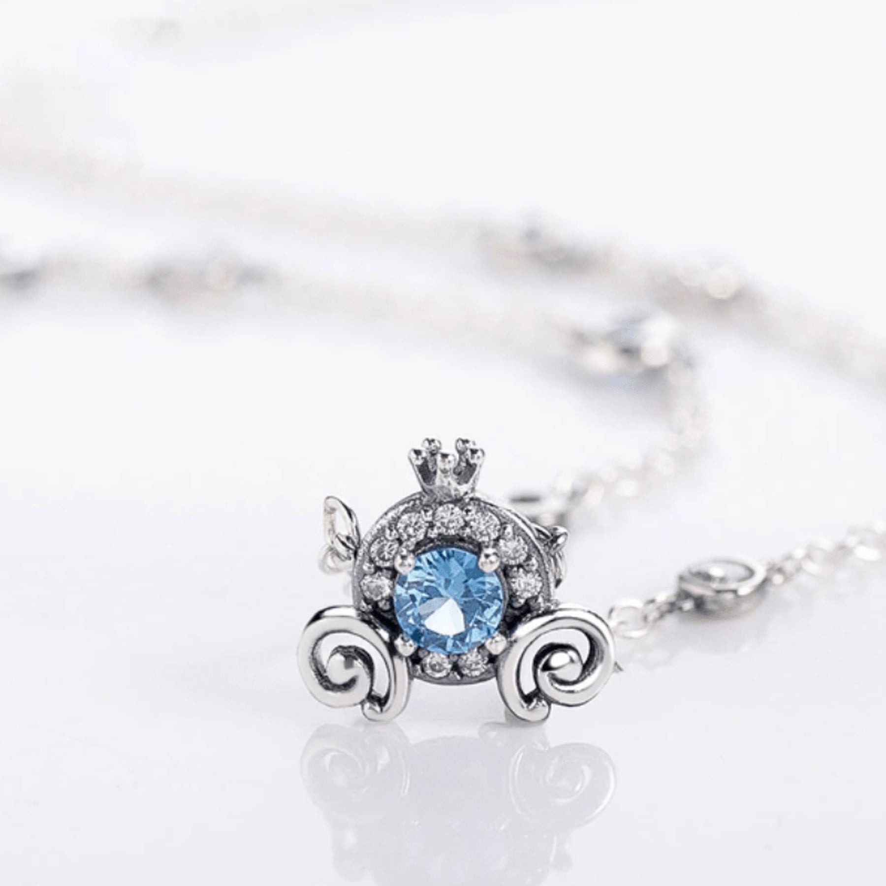 Colar Luxo Feminino Prata Carruagem Cinderela