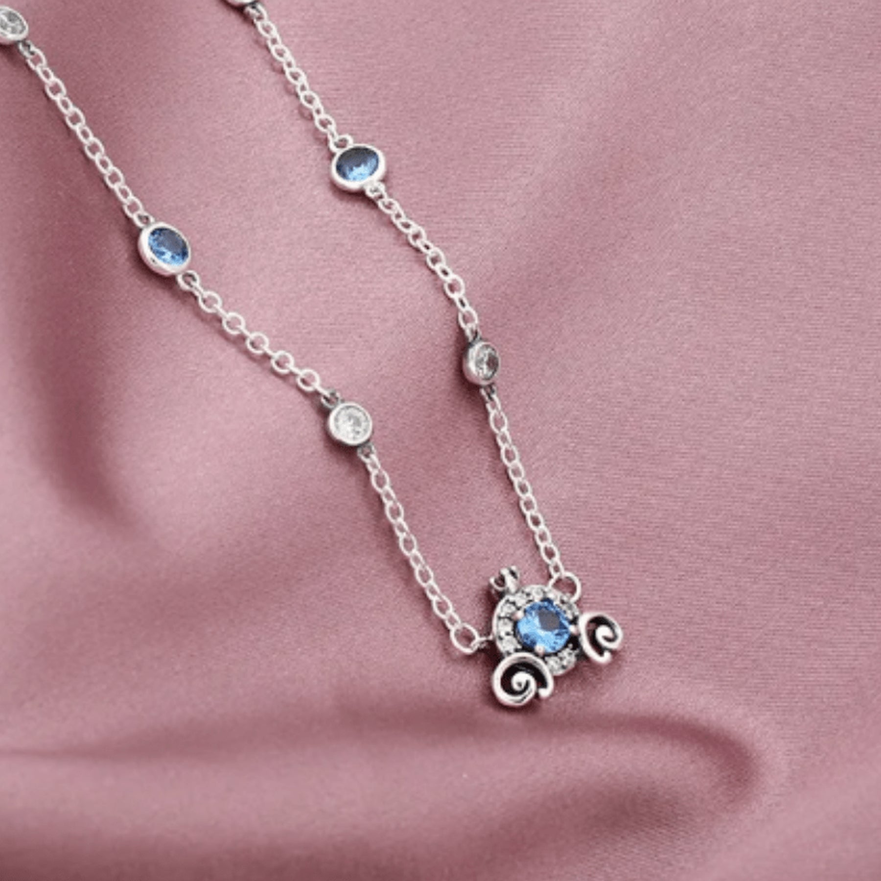 Colar Luxo Feminino Prata Carruagem Cinderela