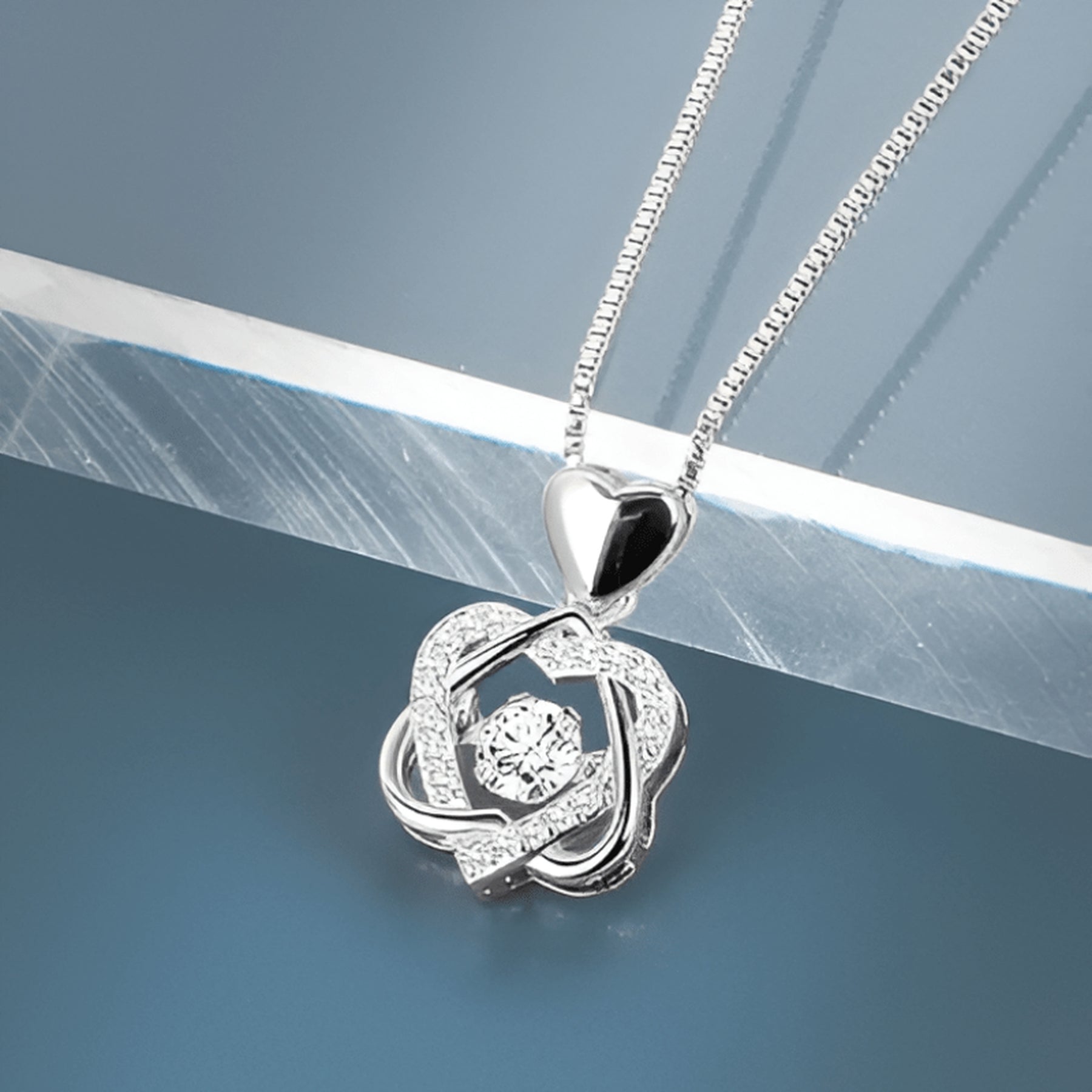 Colar Coração com Rosa Eterna da Bela e a Fera