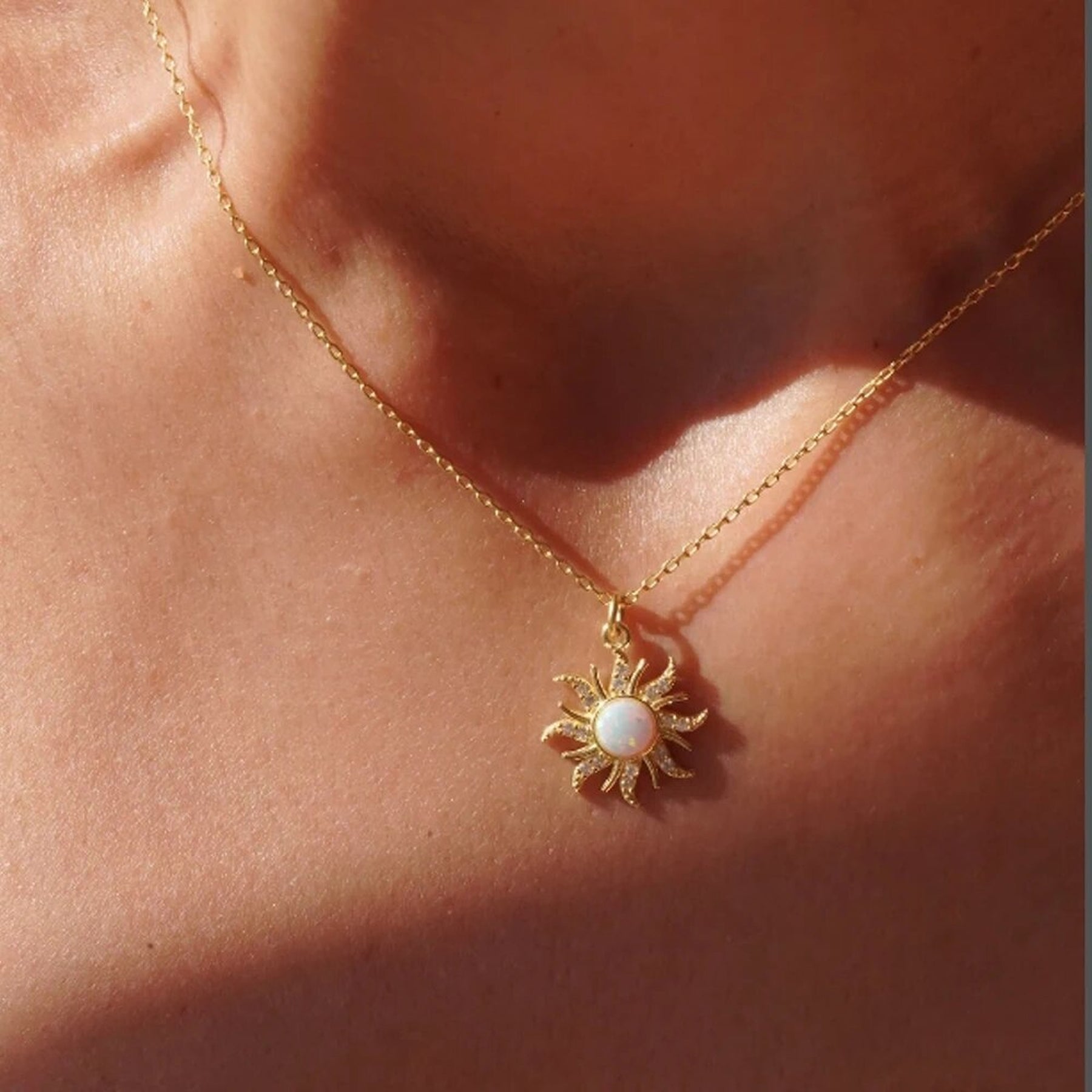 Colar Luxo Feminino Sol Rapunzel com Banho de Ouro