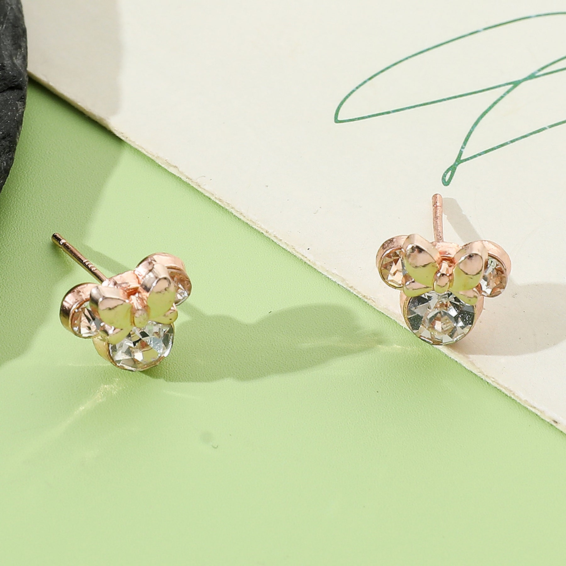 Brinco Luxo Minnie Mouse - Um clássico dos contos de fadas 🎀✨
