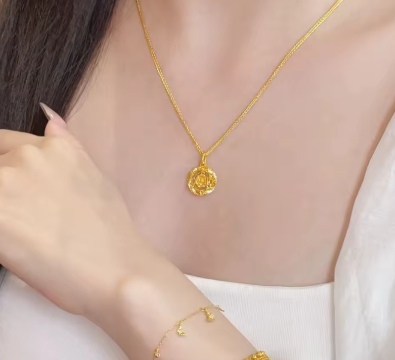 Colar Luxo Rosa Mágica Bela & a Fera - Ouro 24K