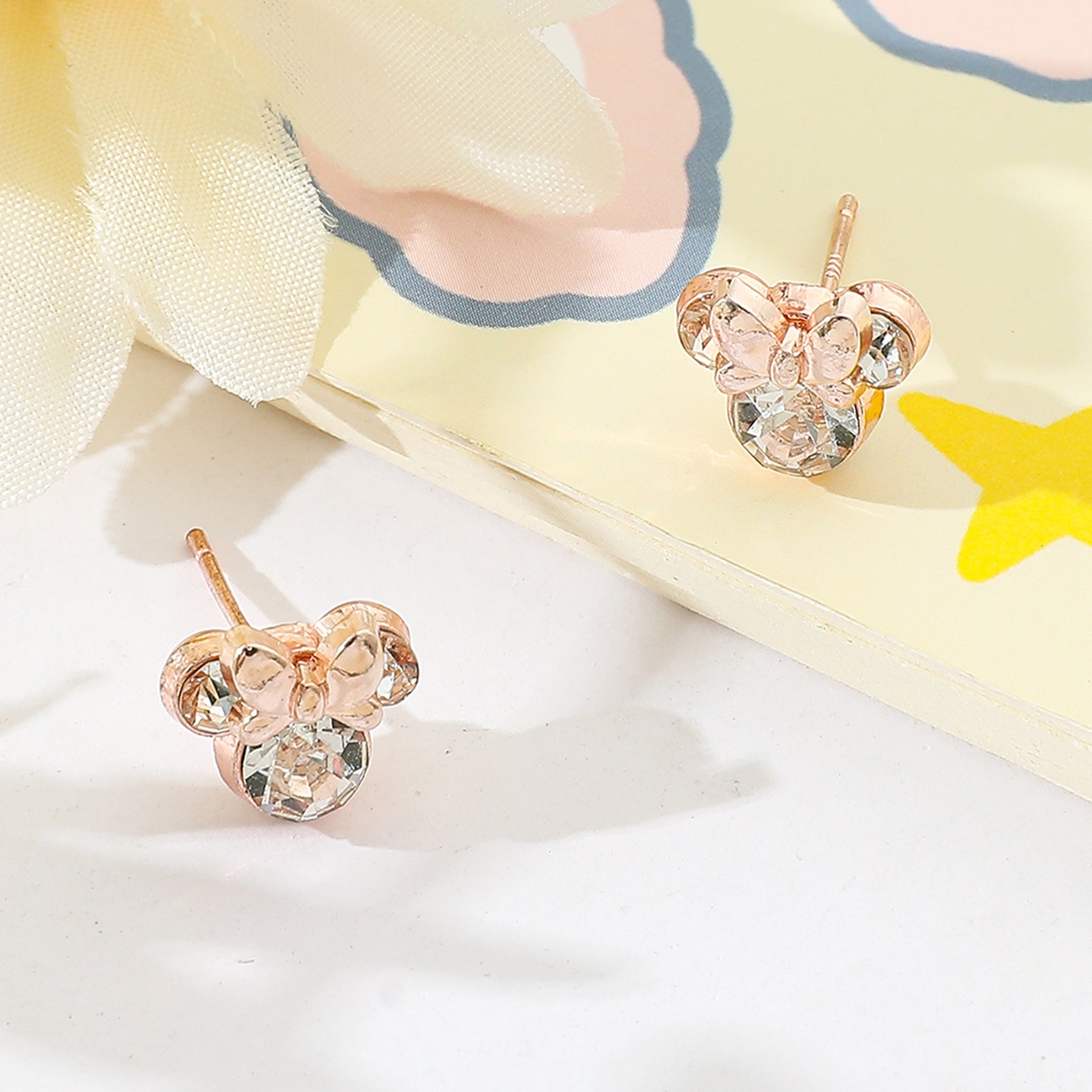Brinco Luxo Minnie Mouse - Um clássico dos contos de fadas 🎀✨