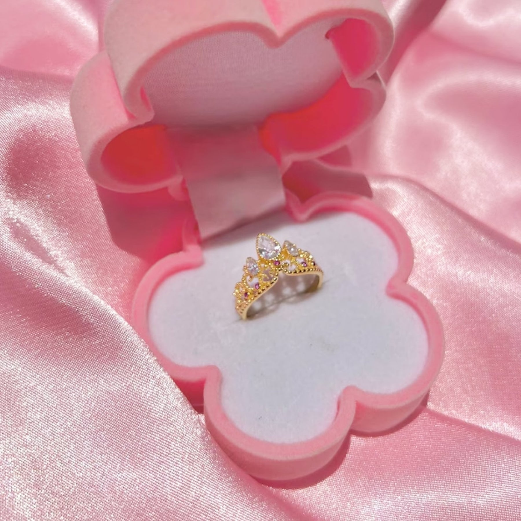 Anel Luxo Feminino Coroa da Rapunzel Ajustável com Banho de Ouro