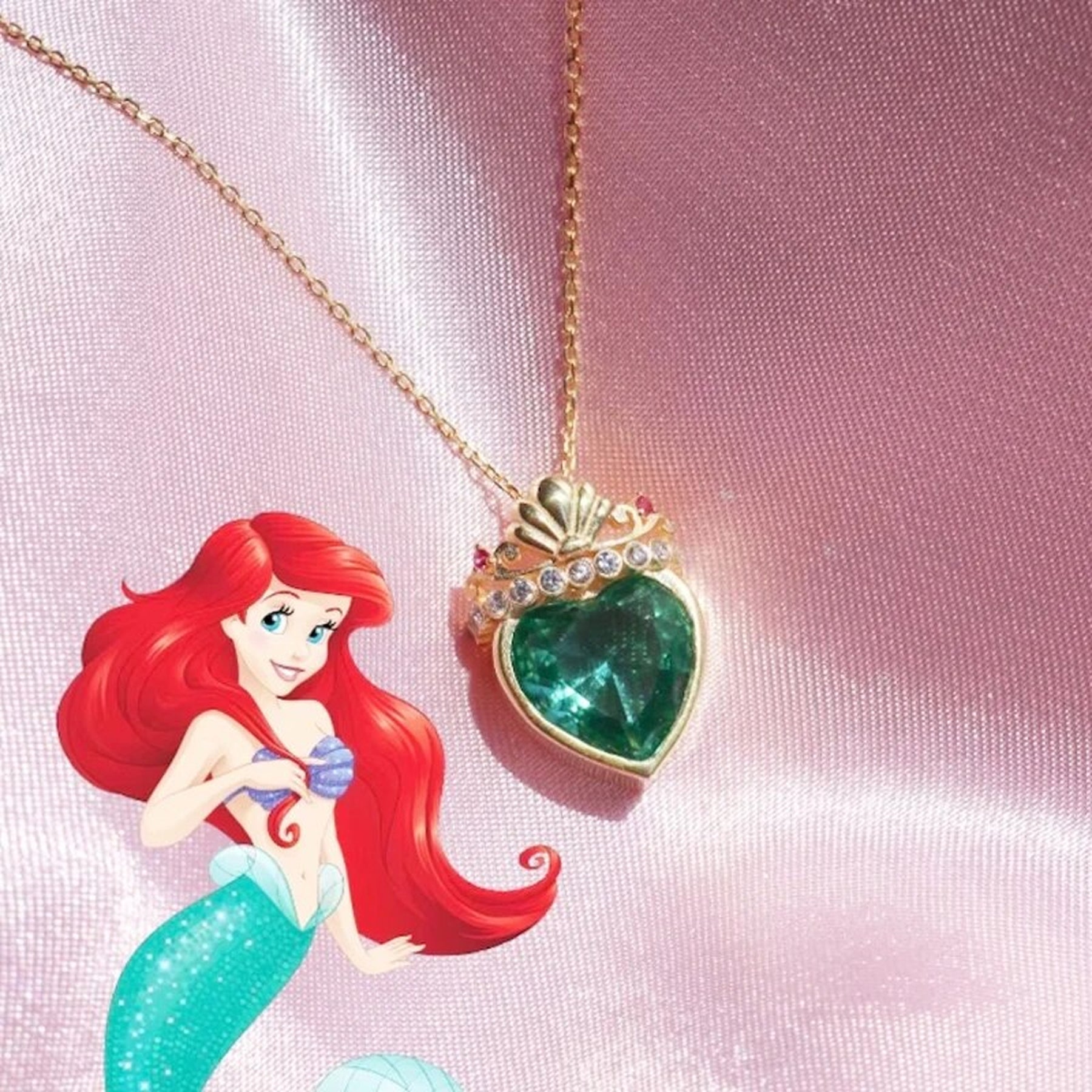 Colar Luxo Feminino Pequena Sereia com Banho de Ouro