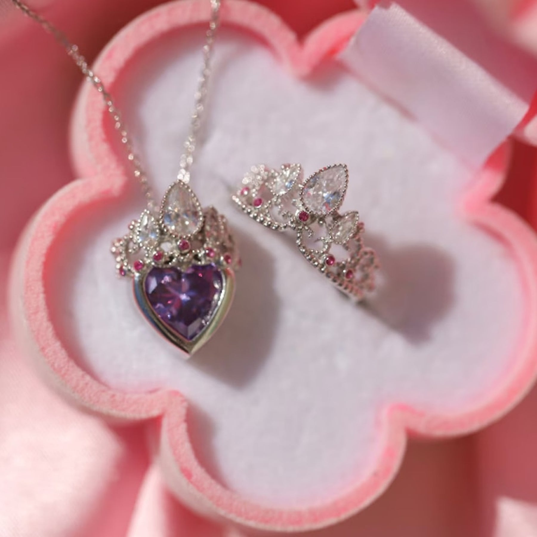 Colar Luxo Feminino Coroa da Rapunzel com Banho de Ouro