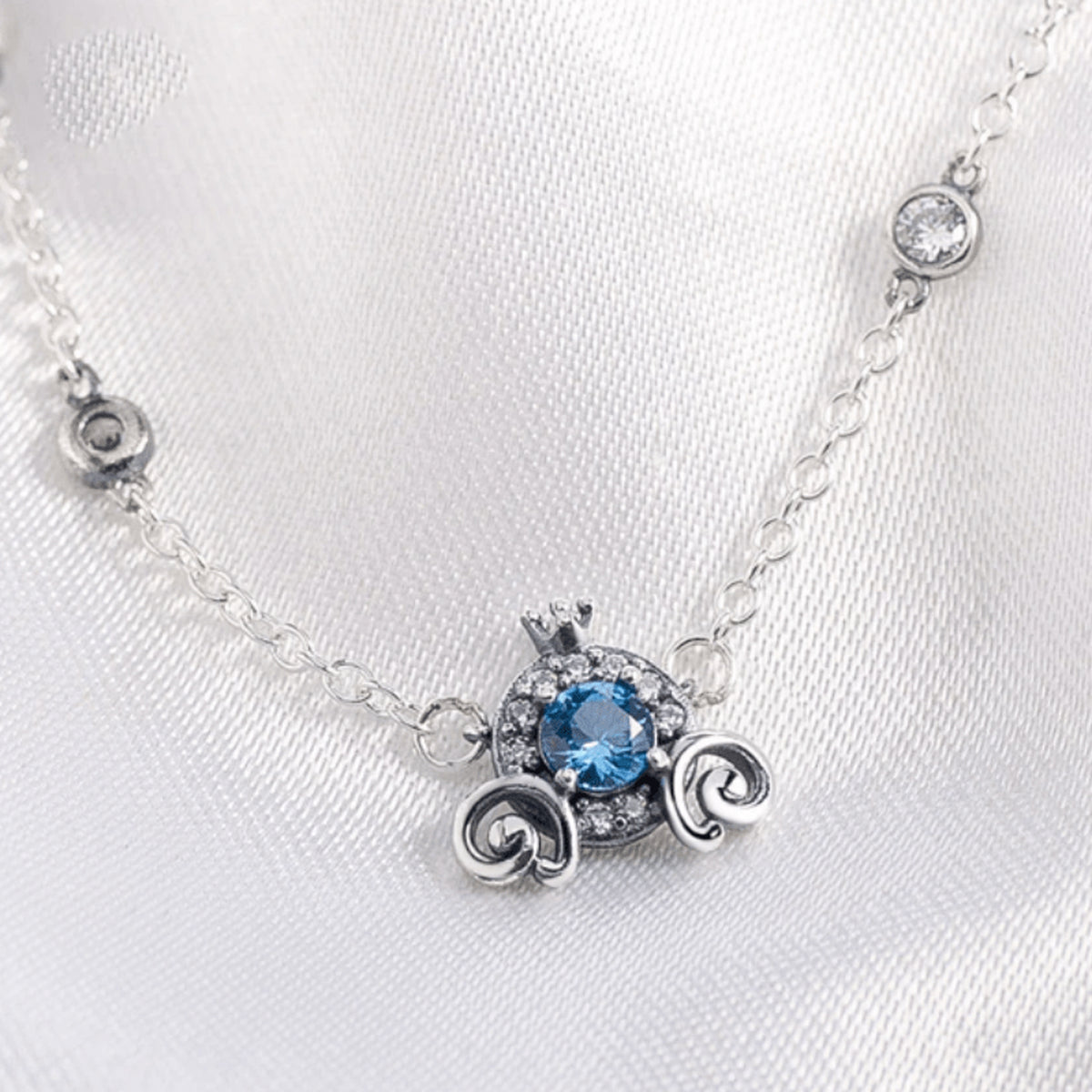 Colar Luxo Feminino Prata Carruagem Cinderela