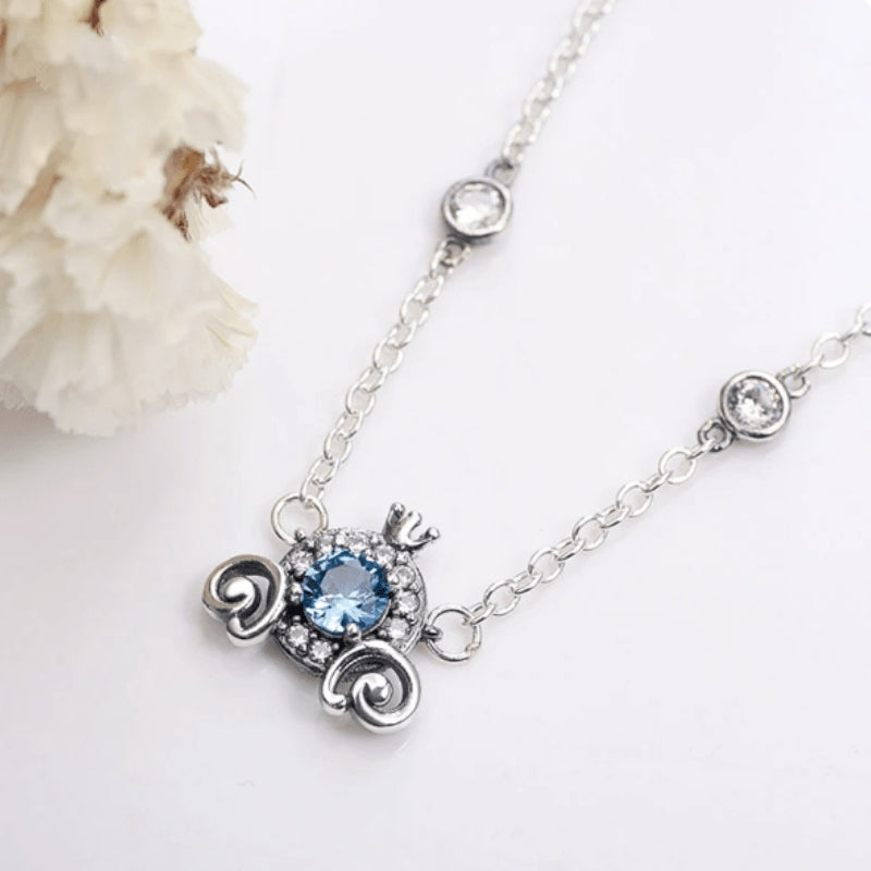 Colar Luxo Feminino Prata Carruagem Cinderela
