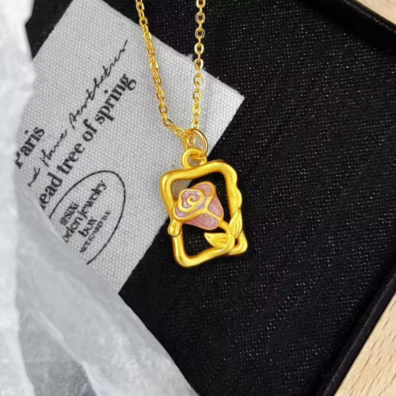 Colar Luxo Rosa da Bela & a Fera - Ouro 24K
