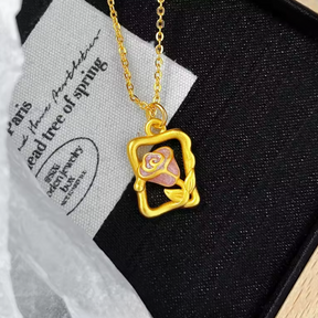 Colar Luxo Rosa da Bela & a Fera - Ouro 24K