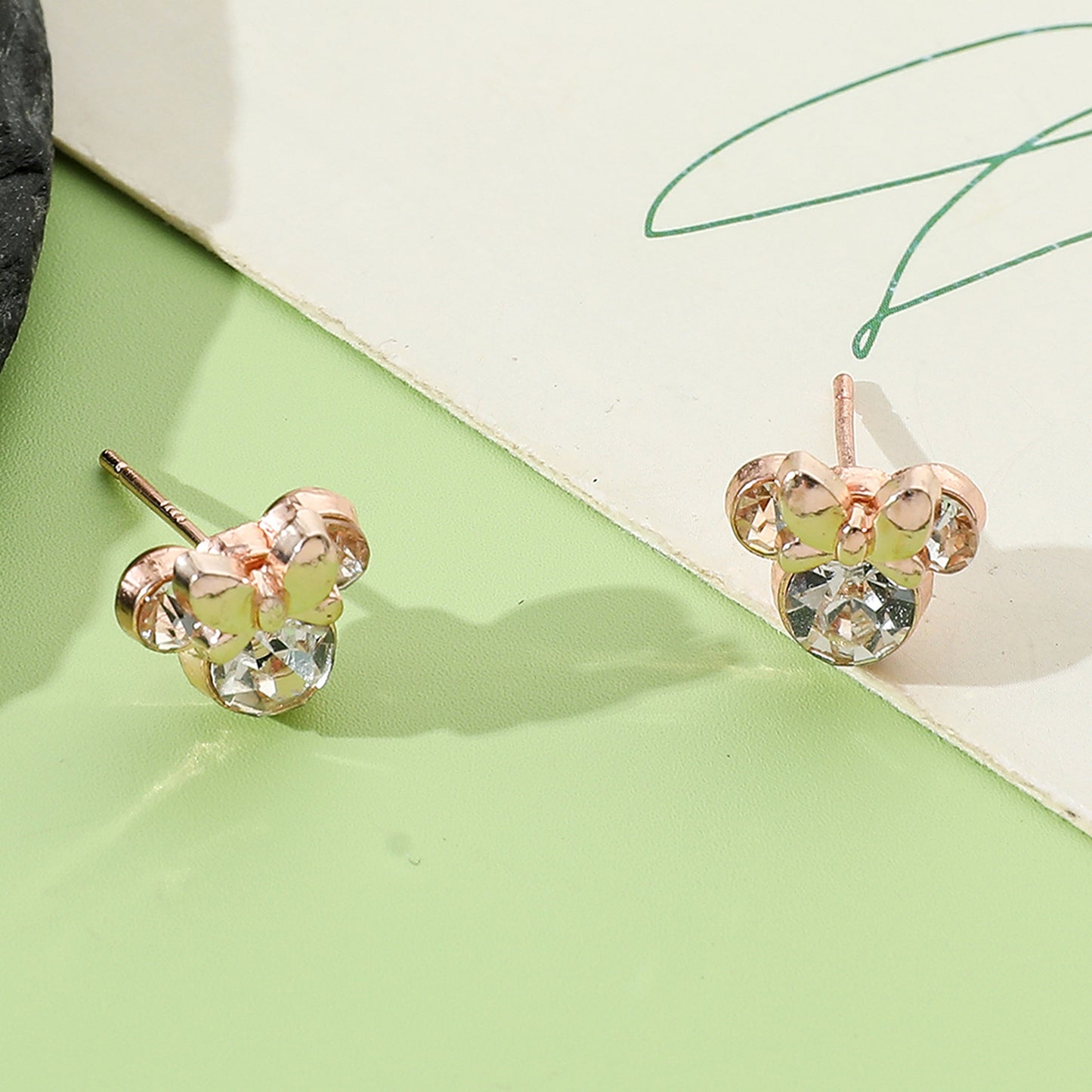 Brinco Luxo Minnie Mouse - Um clássico dos contos de fadas 🎀✨