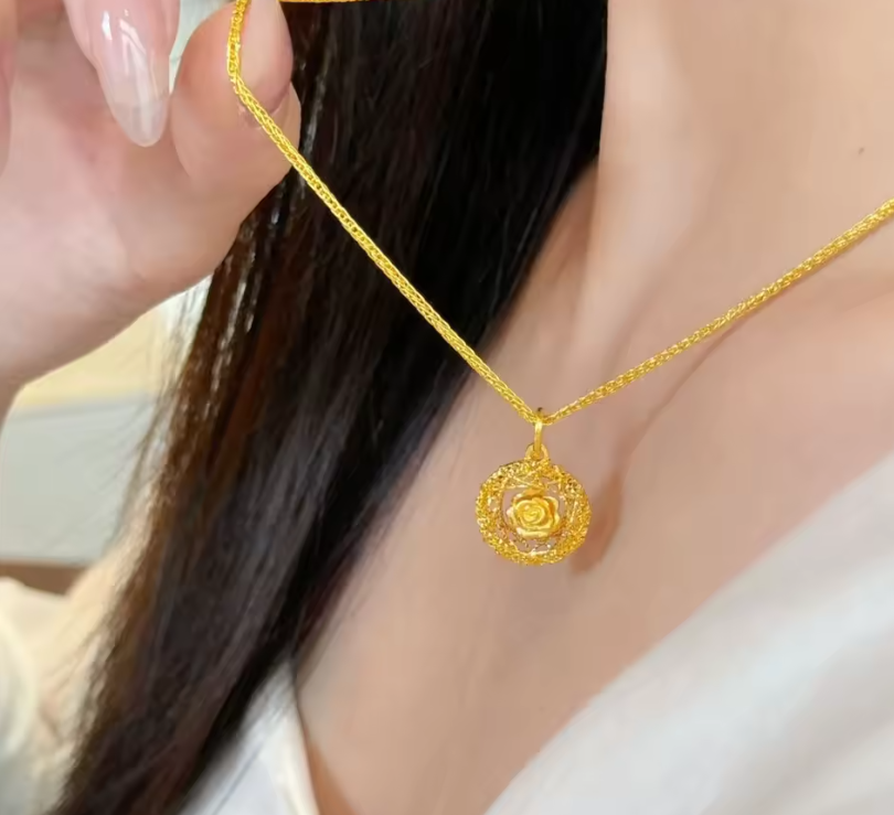 Colar Luxo Rosa Mágica Bela & a Fera - Ouro 24K