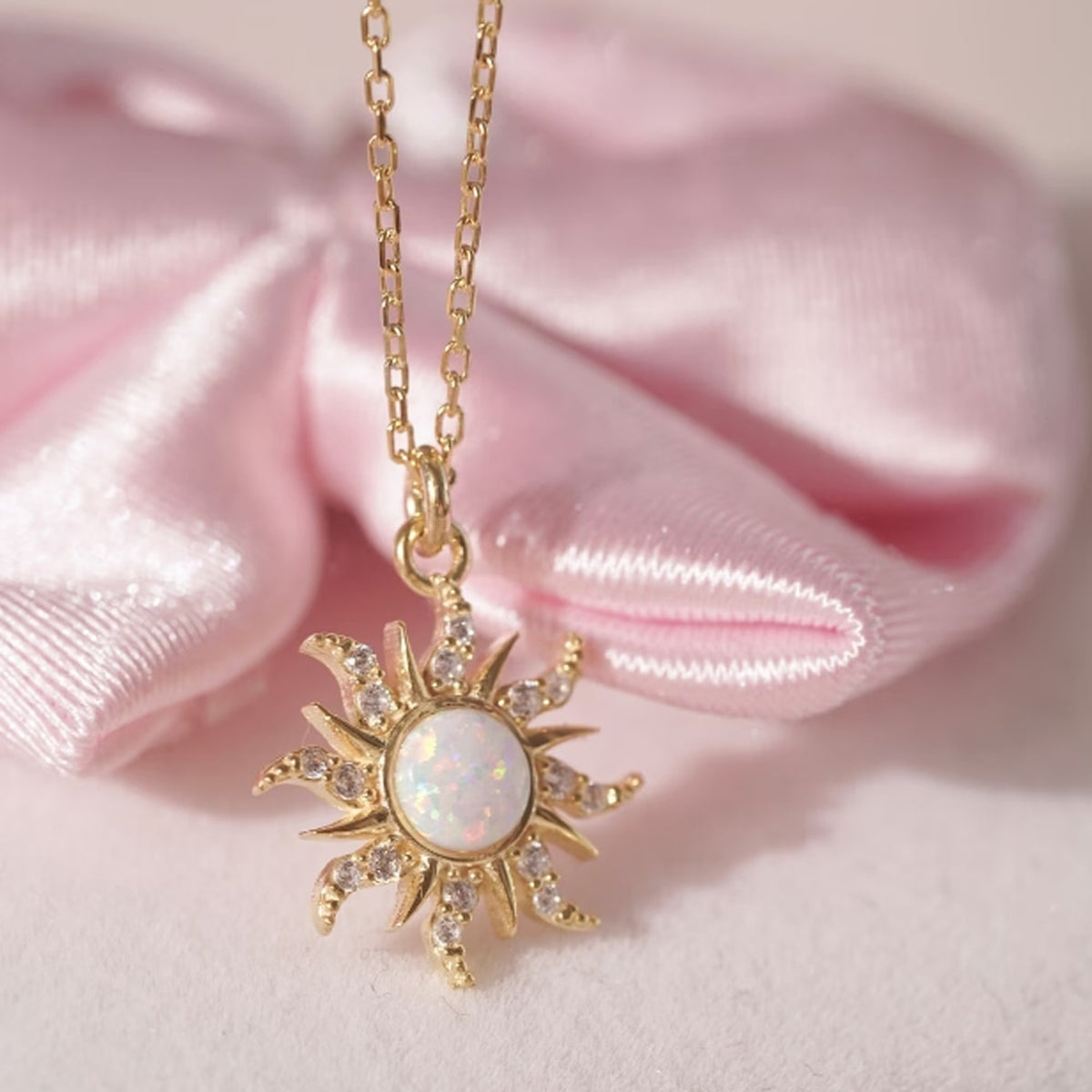 Colar Luxo Feminino Sol Rapunzel com Banho de Ouro